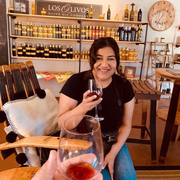 Meet your Buyer/Seller! โค๏ธ๐ป - Picture 3 of 7